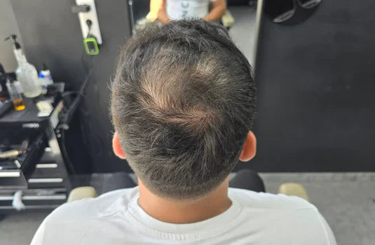 Describes the appearance of the image